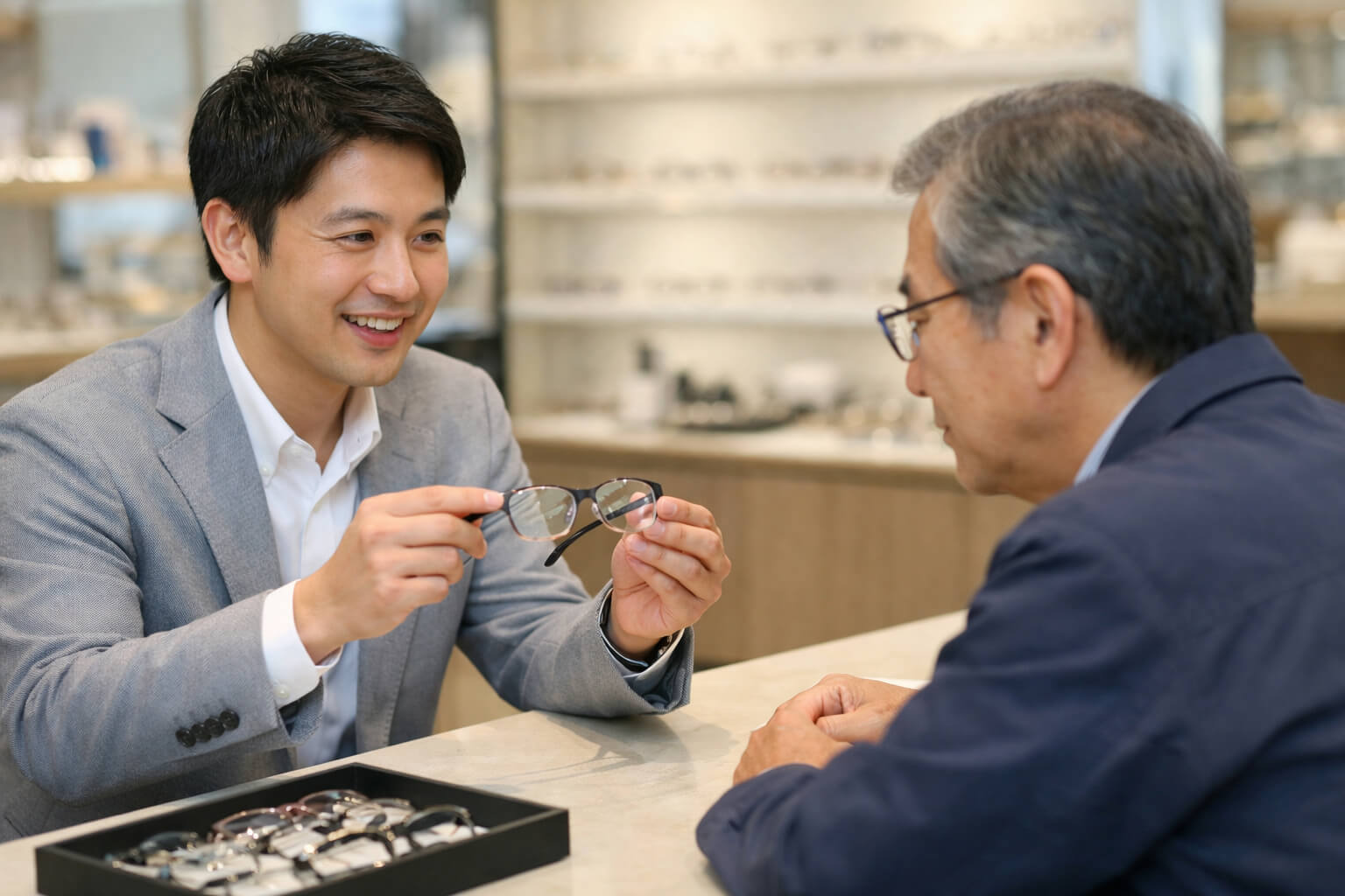 遠近両用メガネの購入店選びの判断軸