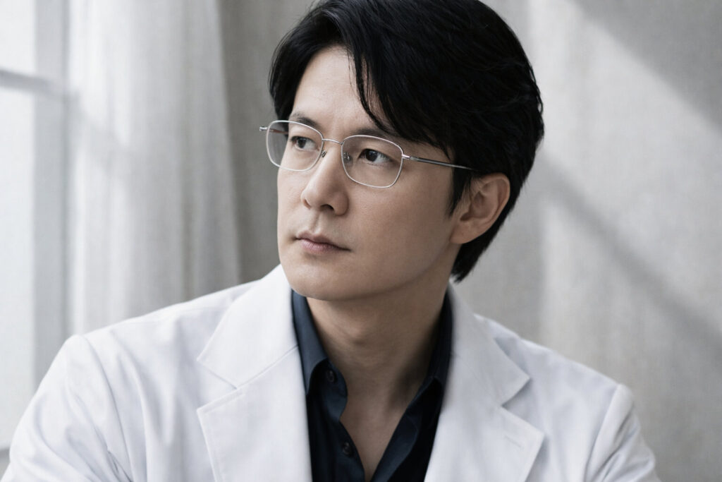 福山雅治系の端正で上品な印象を演出するメタルフレーム